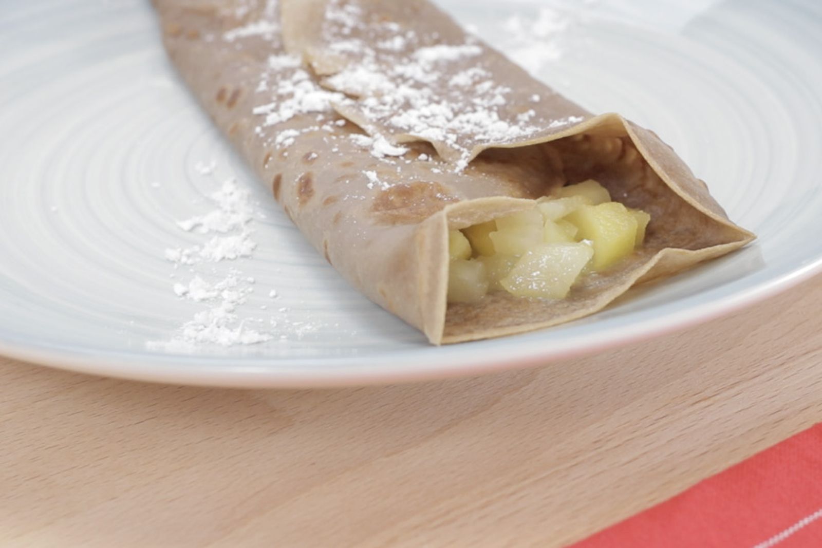 Creps de cacau amb fruita caramel·litzada