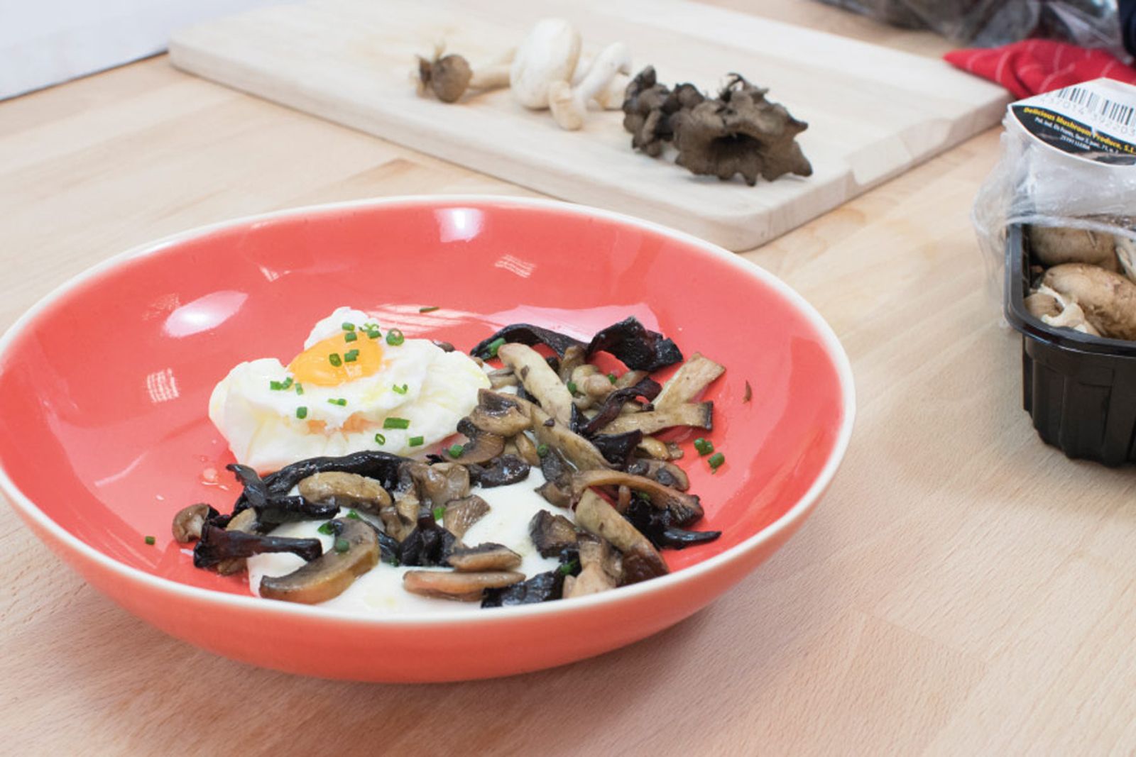 Puré de patates amb saltat de bolets i ou escalfat