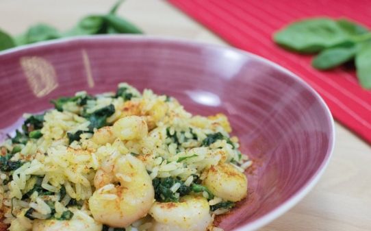 Arroz con espinacas, gambas y un toque de coco y curry