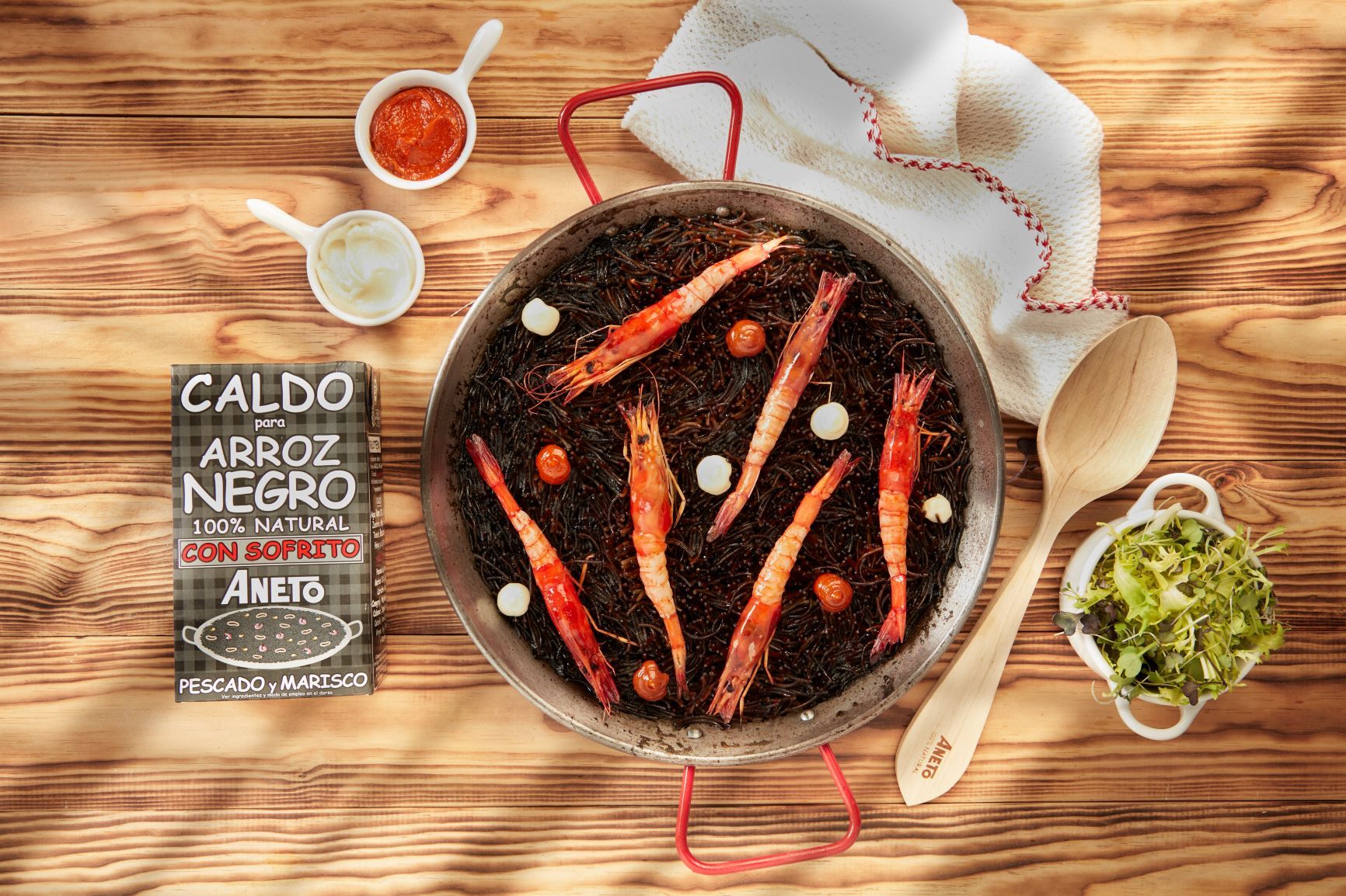 Fideuá negra con gambas