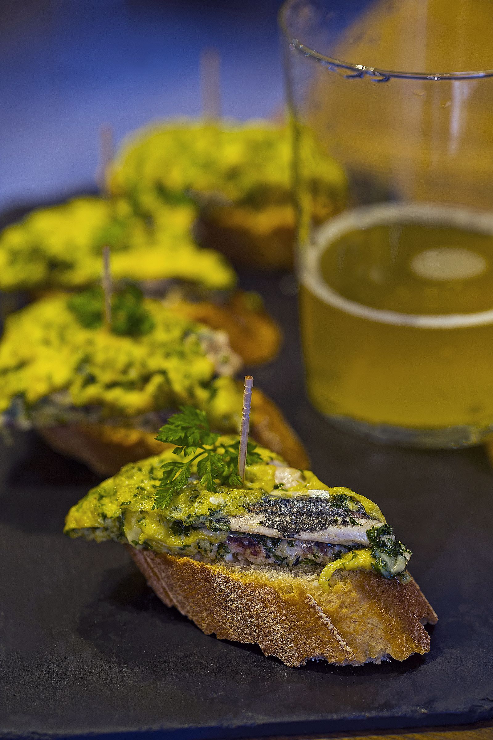 Tapa de truita amb seitons frescos d'Hondarribia