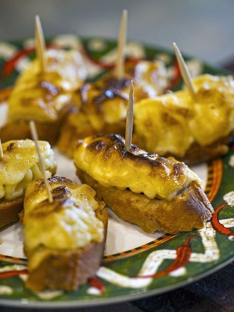 Pincho de bacalao con muselina de ajo