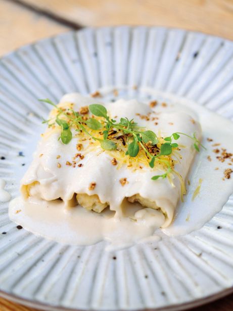 Canelones de pescado con 'tou dels til·lers'