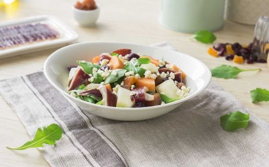 Ensalada de rúcula, melón y jamón de pato