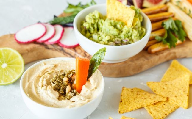 Hummus i guacamole