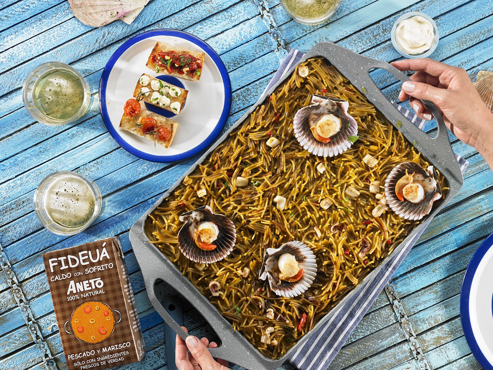 Fideuada amb calamars i petxines variades