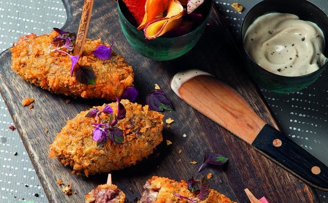 CROQUETES DE CUA DE BOU AMB PANKO r