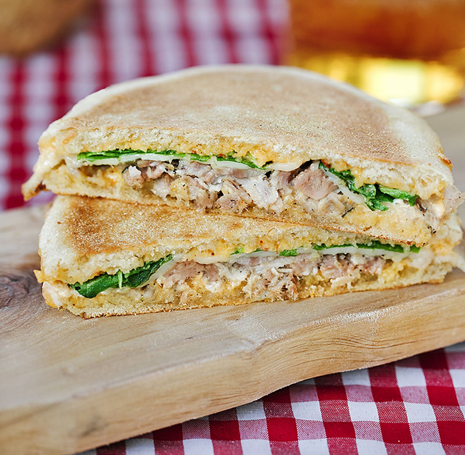 'Mollete' planxat de 'porchetta' amb maionesa de 'sriracha'