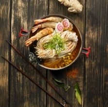 Ramen de dashi amb tempura de gambes
