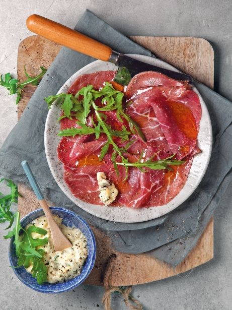 Carpaccio de vedella amb salsa tàrtara