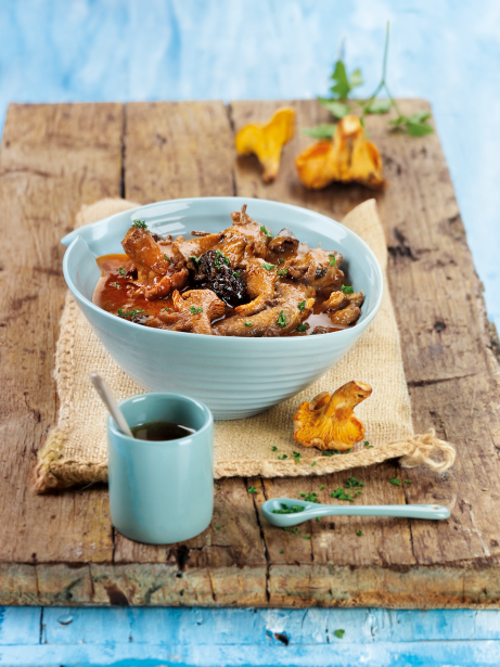 Fricandó de vedella blanca amb bolets de primavera