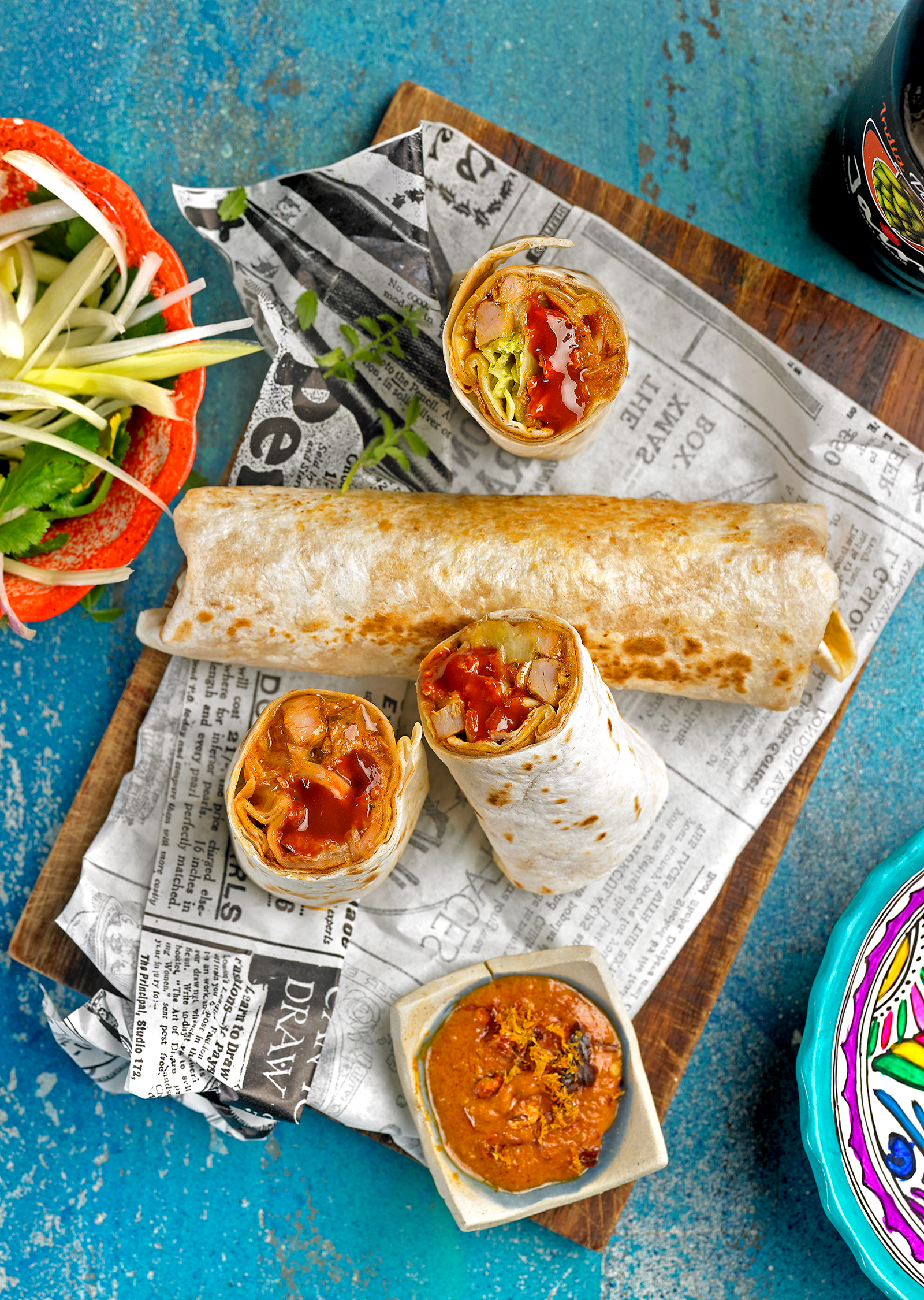 'Burrito' de conill al pibil, romesco picant amb taronja i calçot