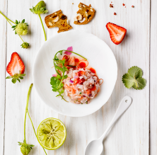 Cebiche de gambes amb maduixes