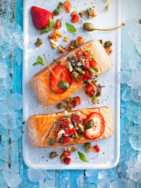 Salmó rostit amb tapenade de maduixes