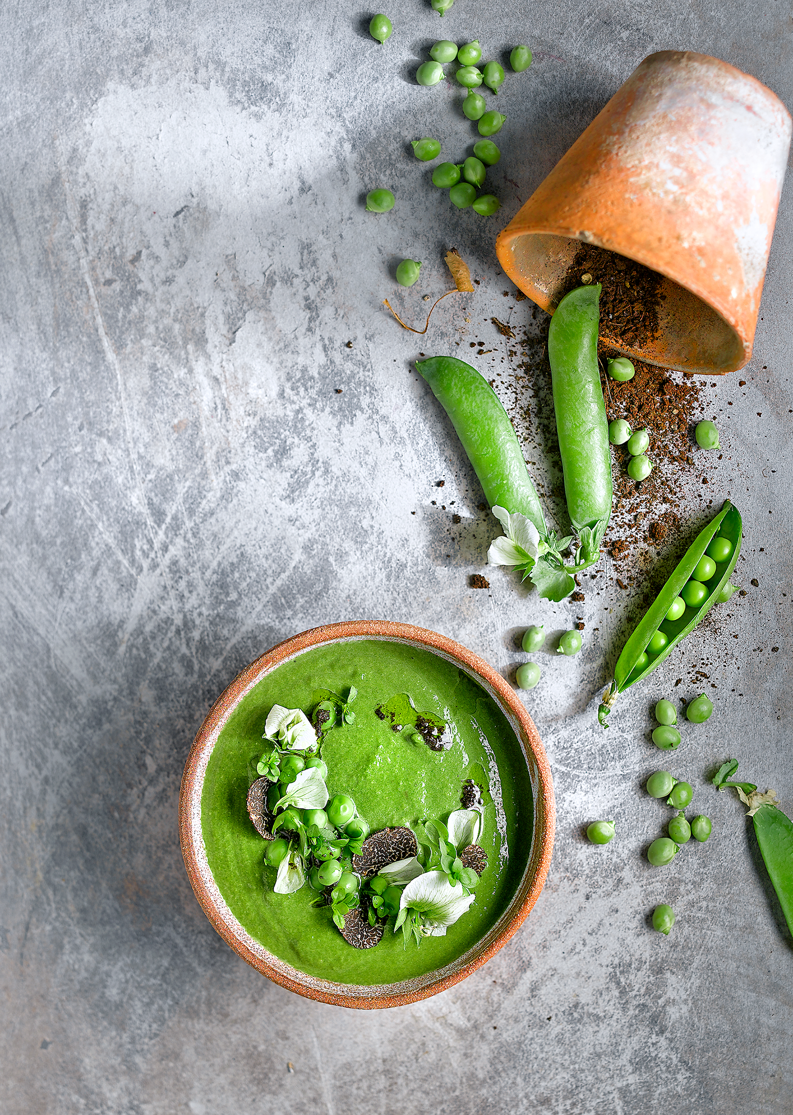 Crema de pèsols i espàrrecs silvestres