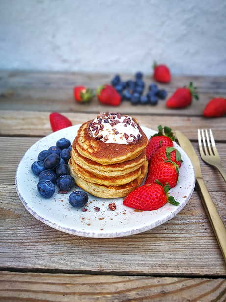 'Pancakes' d'ametlla amb fruita vermella