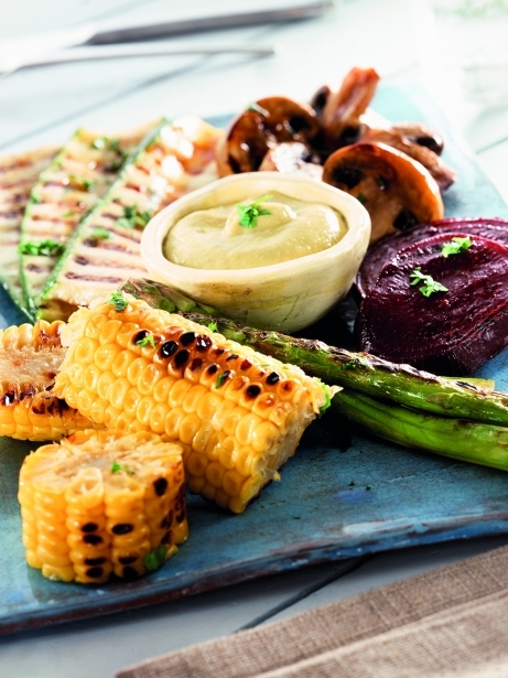 Verduras al grill con alioli de almendra