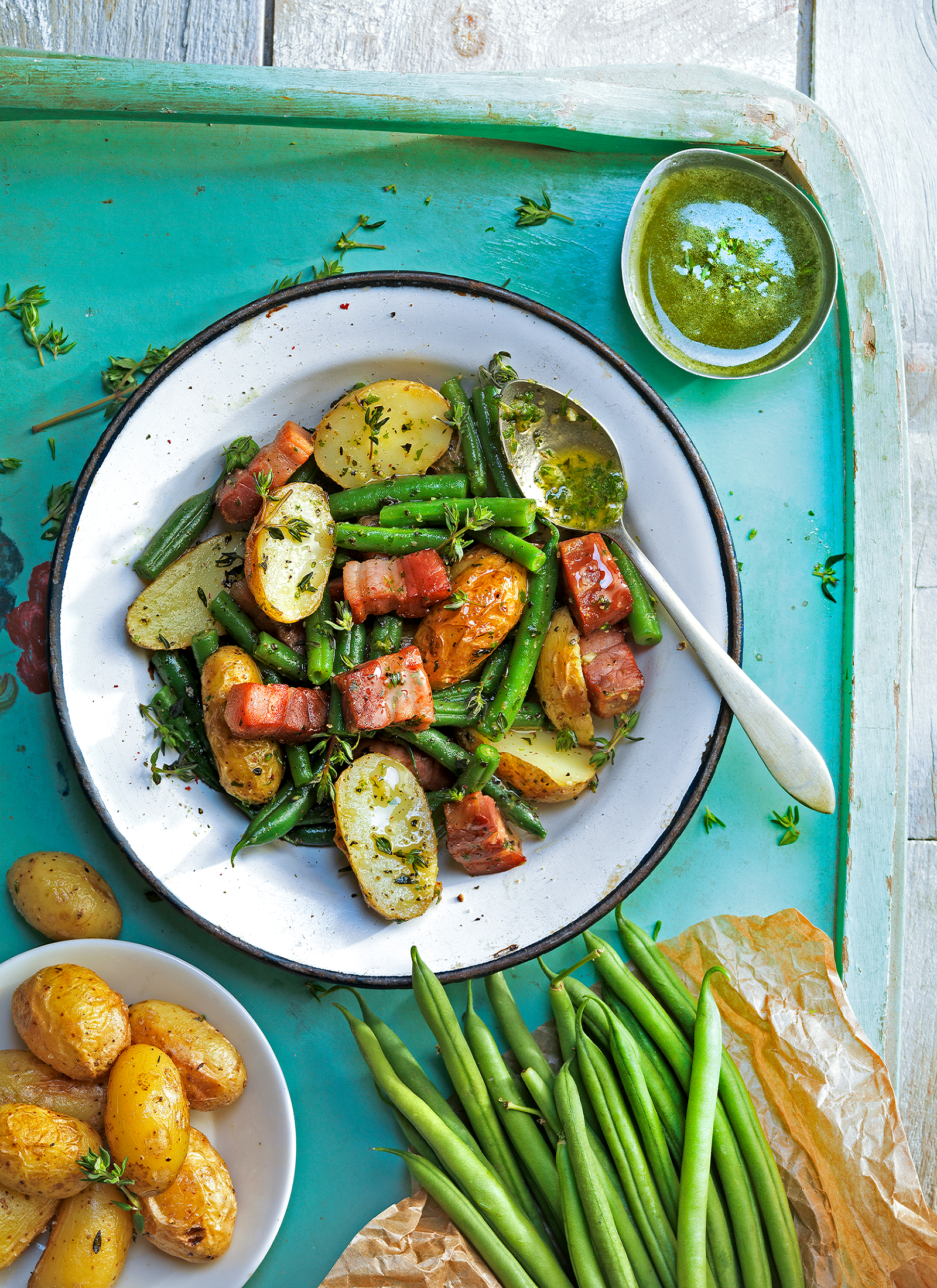 Saltat de mongetes amb patates rostides