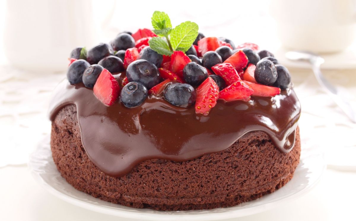 Pastís de xocolata i fruits del bosc