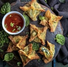 'Wontons' cruixents farcits d'espinacs i carxofes