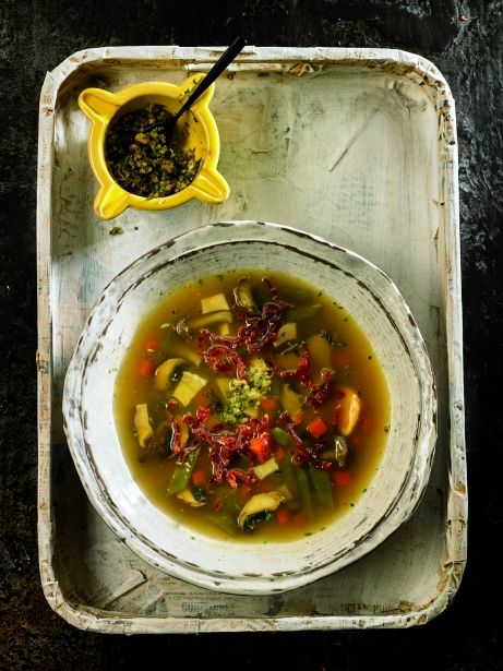 Sopa de bolets, verduretes i pernil