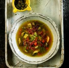 Sopa de bolets, verduretes i pernil
