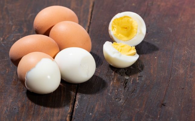 Pelar ous pot ser tot un repte