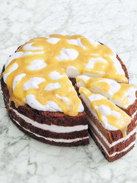 Carrot cake, crema de coco y salsa de naranja